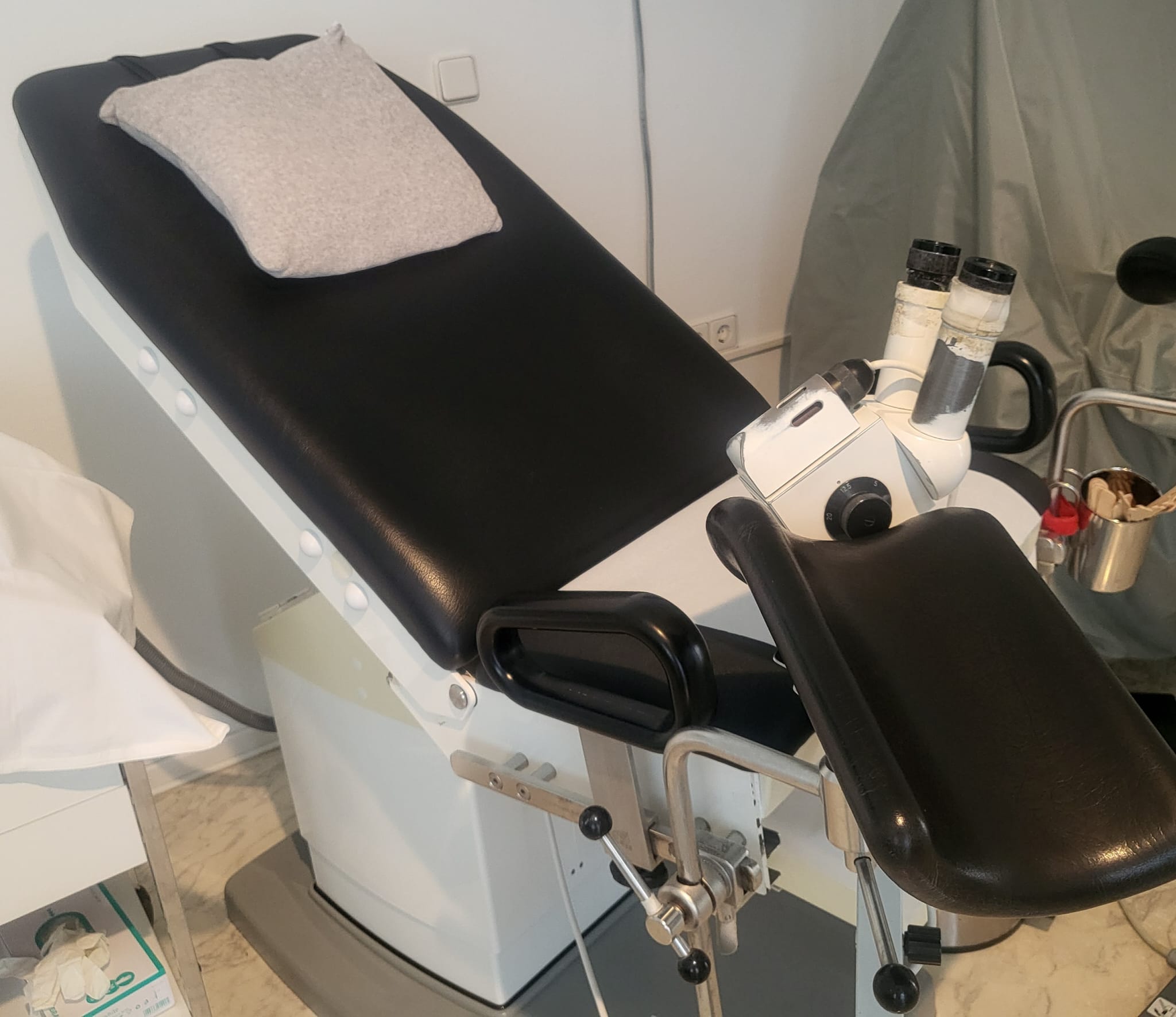 UNTERSUCHUNGSSTUHL GYNÄKOLOGIE/UROLOGIE u. Geräte - Bild 2