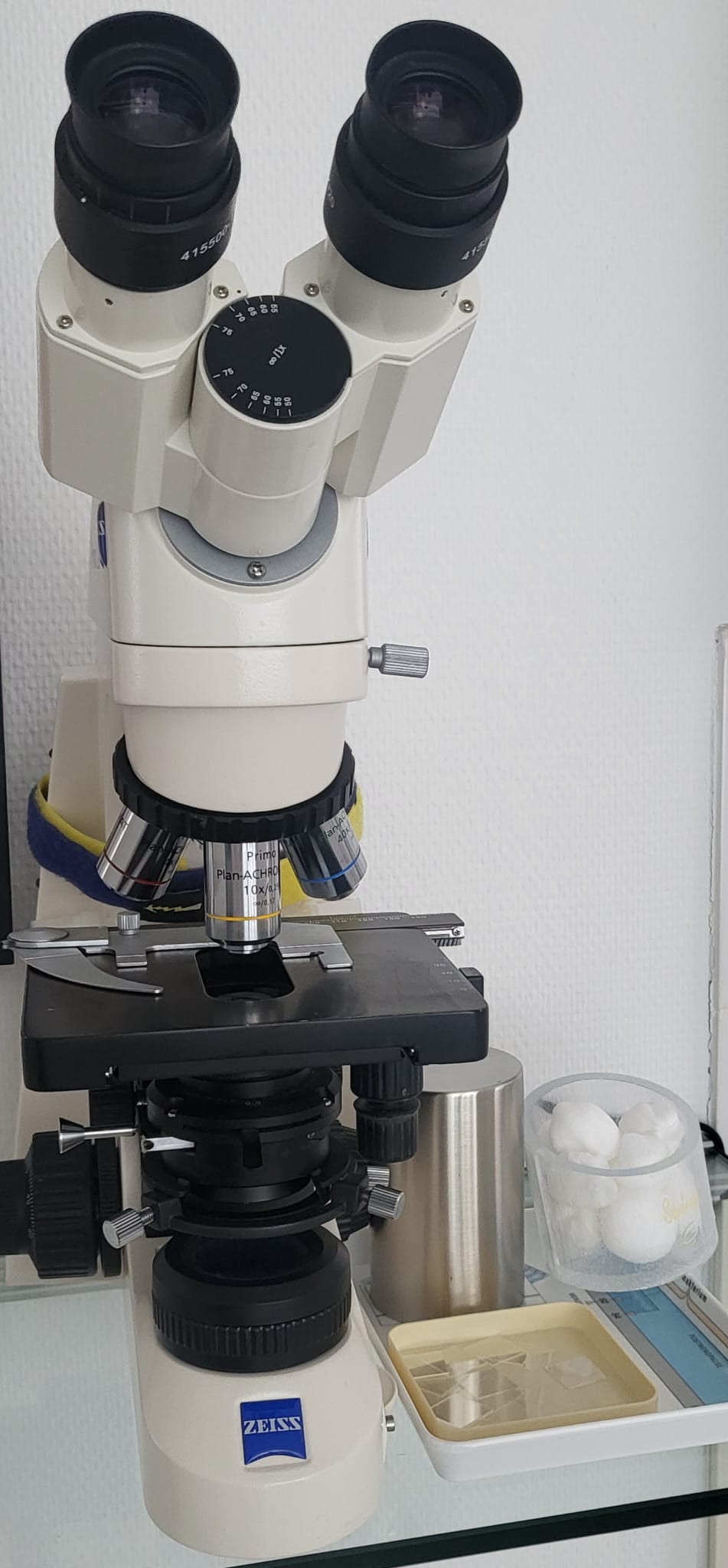 diverse medizinische Geräte und Instrumente