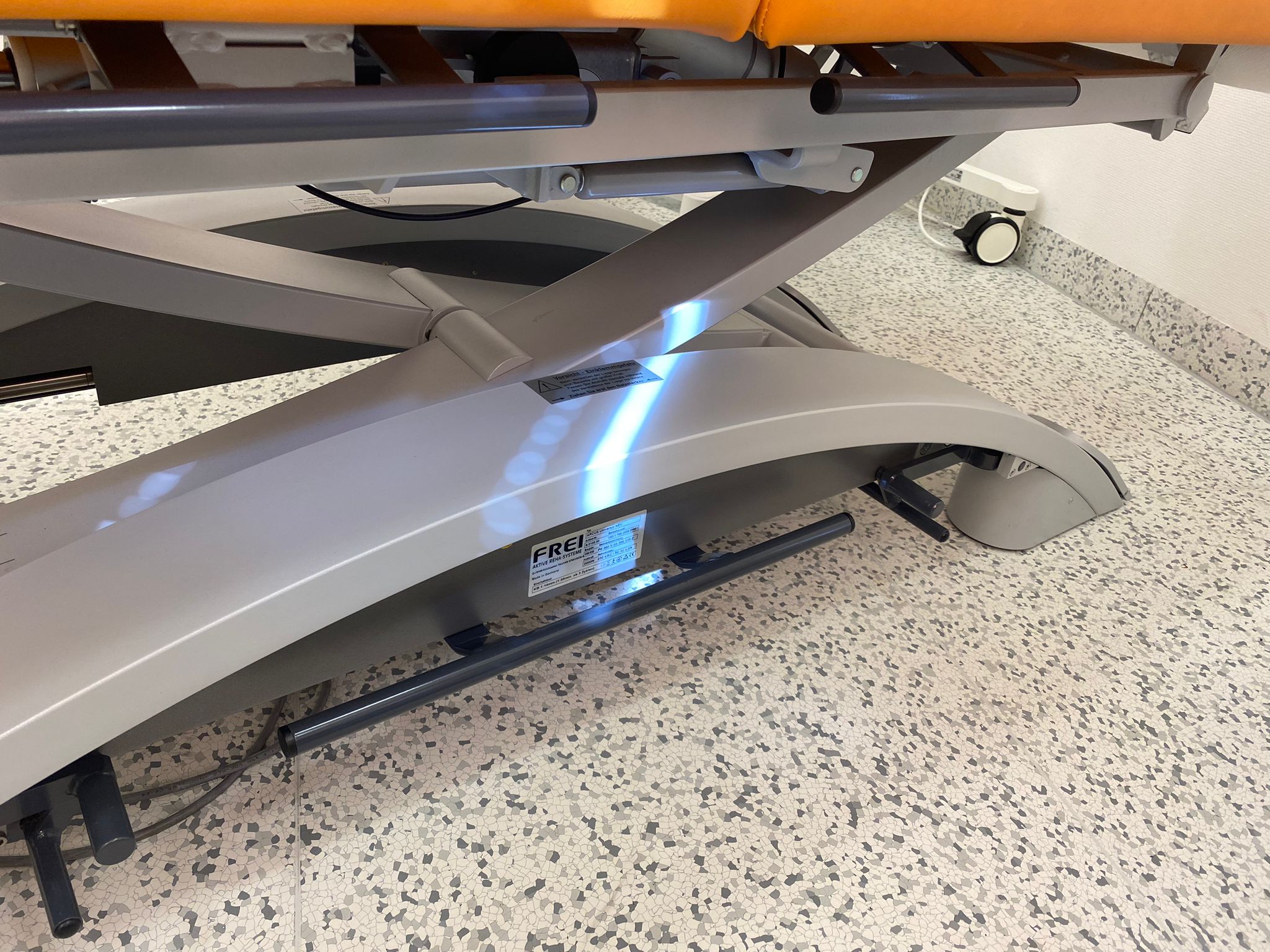 Behandlungsliege /Physiotherapieliege - Bild 3