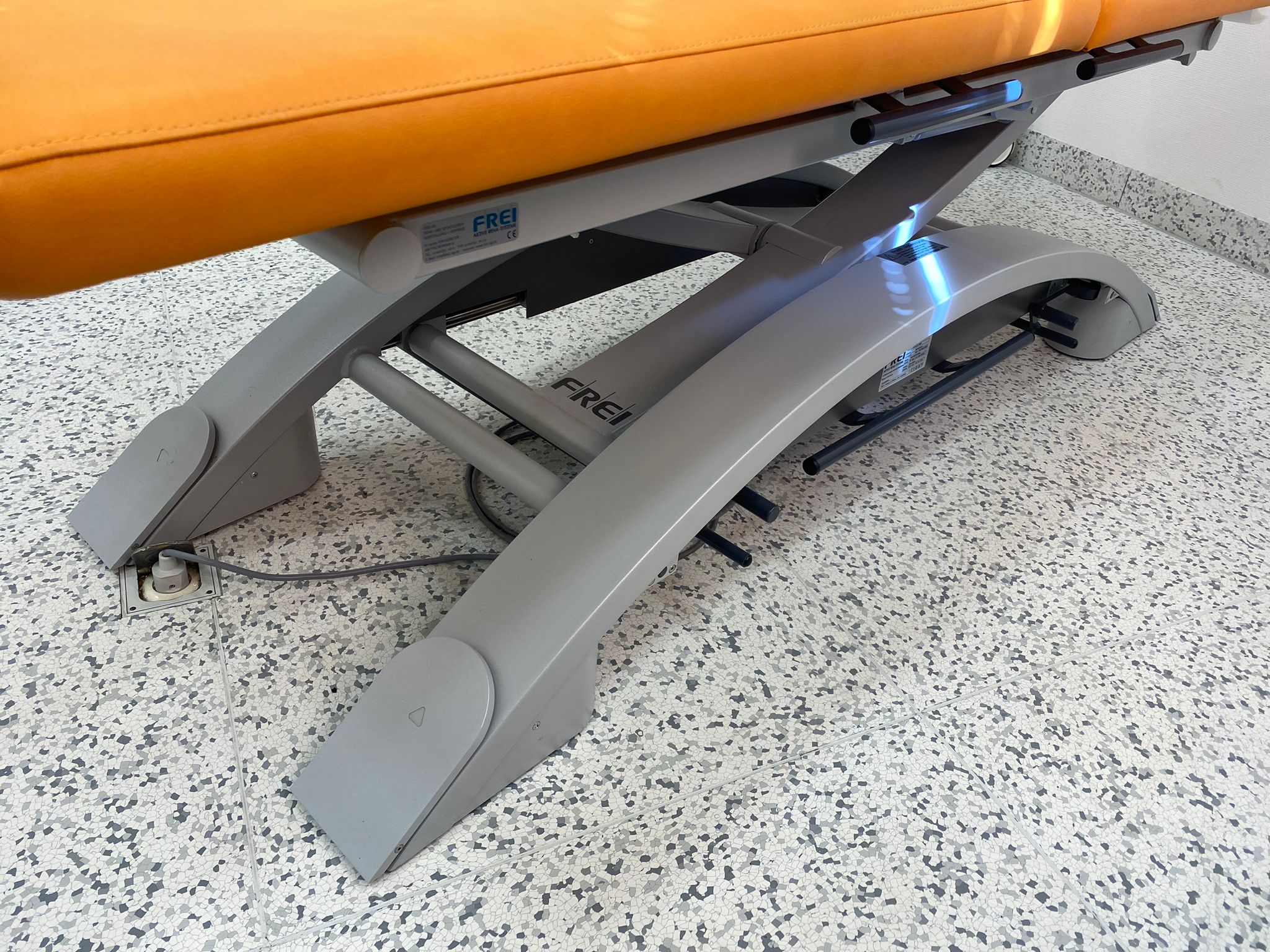 Behandlungsliege /Physiotherapieliege - Bild 5