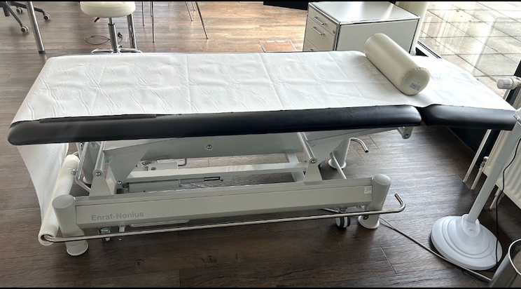 Enraf Nonius Elektrische Liege / Therapieliege
