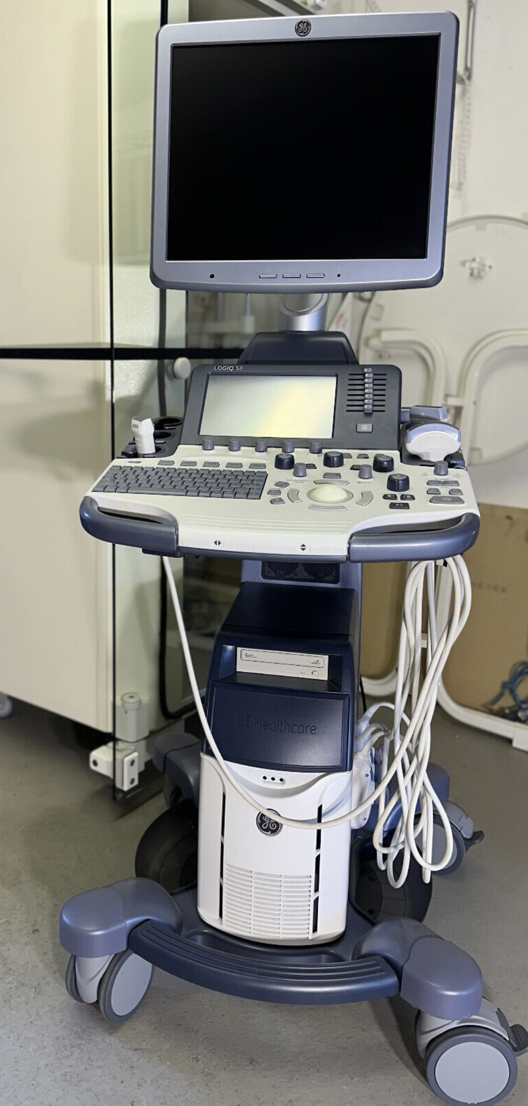 Ultraschallgerät GE Logiq S8 mit vier Schallsonden - Bild 2