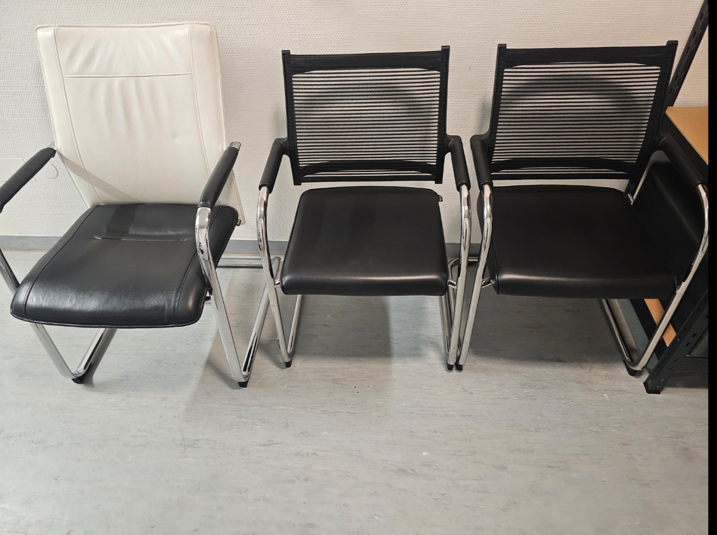 3 Praxisstühle von Dauphin zu verkaufen - Bild 2