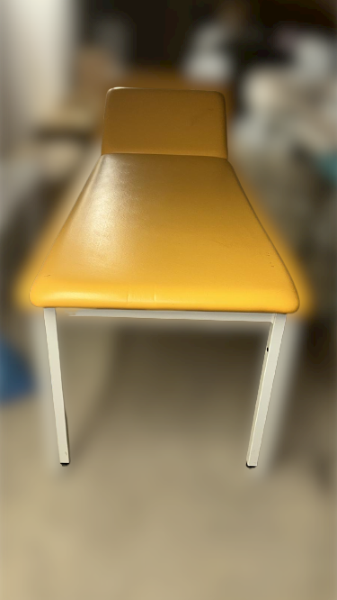 Gebrauchte Behandlungsliege gelb - Bild 2