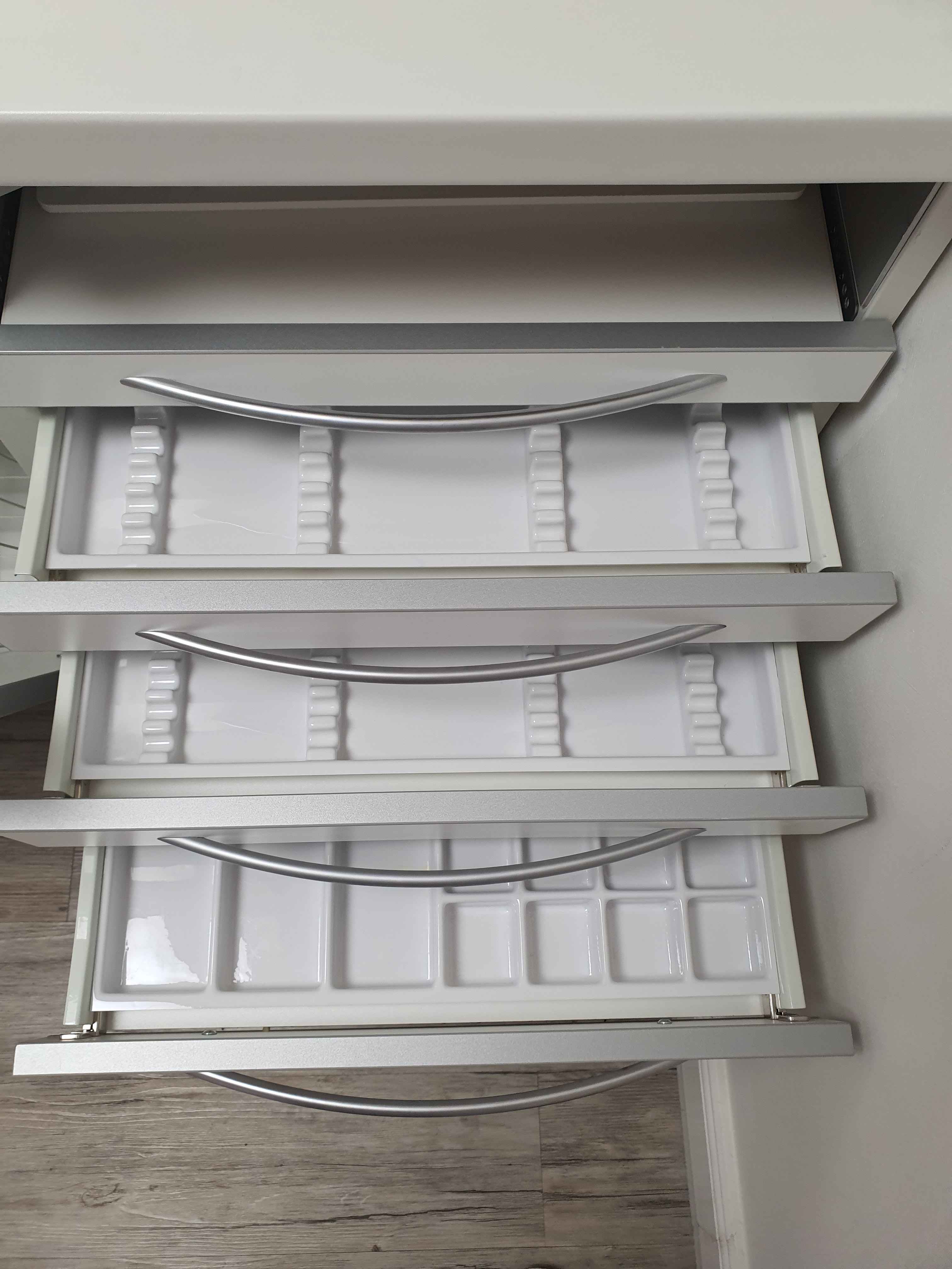 Arztmöbel mit Miscea Elektronic-Waschtischarmatur - Bild 2