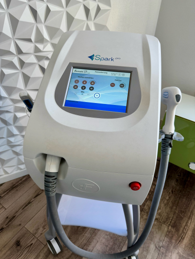 Diodenlaser Spark Pro mit Laser und IPL Kopf!