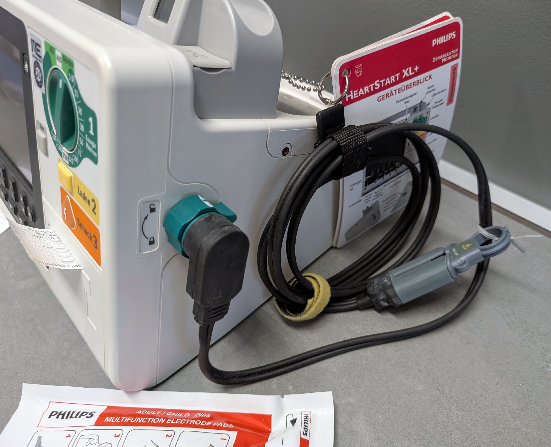 Philips HeartStart XL+ Defibrillator - neuer Akku - Bild 3