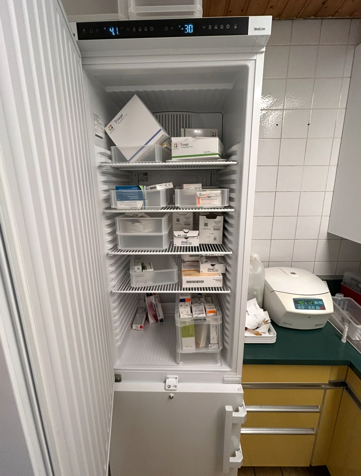 Medikamentenkühlschrank groß Fa. Liebherr - Bild 3