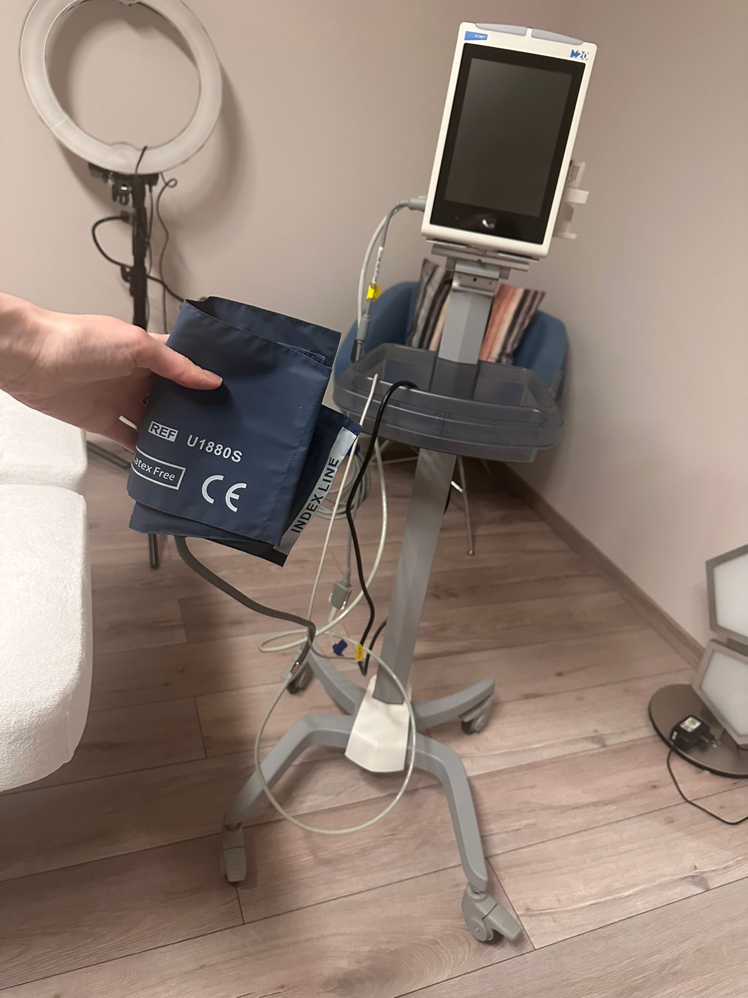 M20 Vitalparameter Monitor mit Stativ