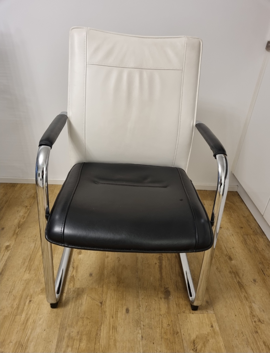 3 Praxisstühle von Dauphin zu verkaufen