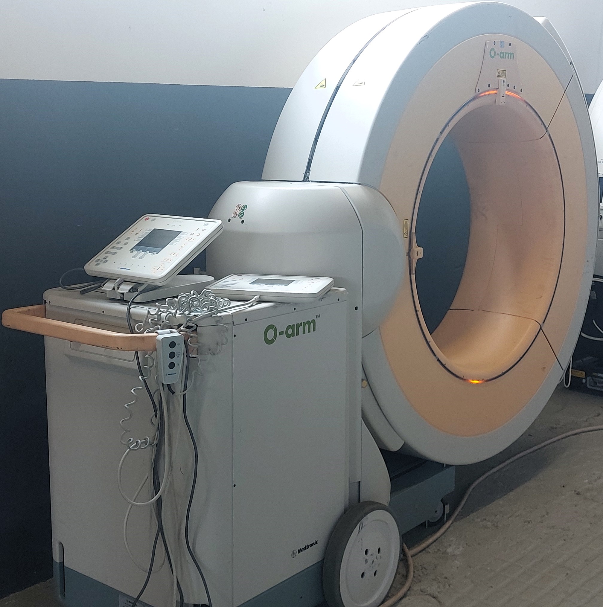 O-Arm Medtronic inkl. separaten Bedienstand