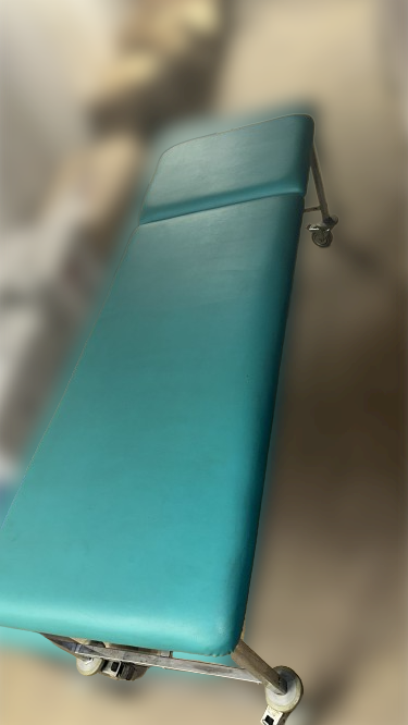 Gebrauchte Behandlungsliege mit Rollen - Bild 2