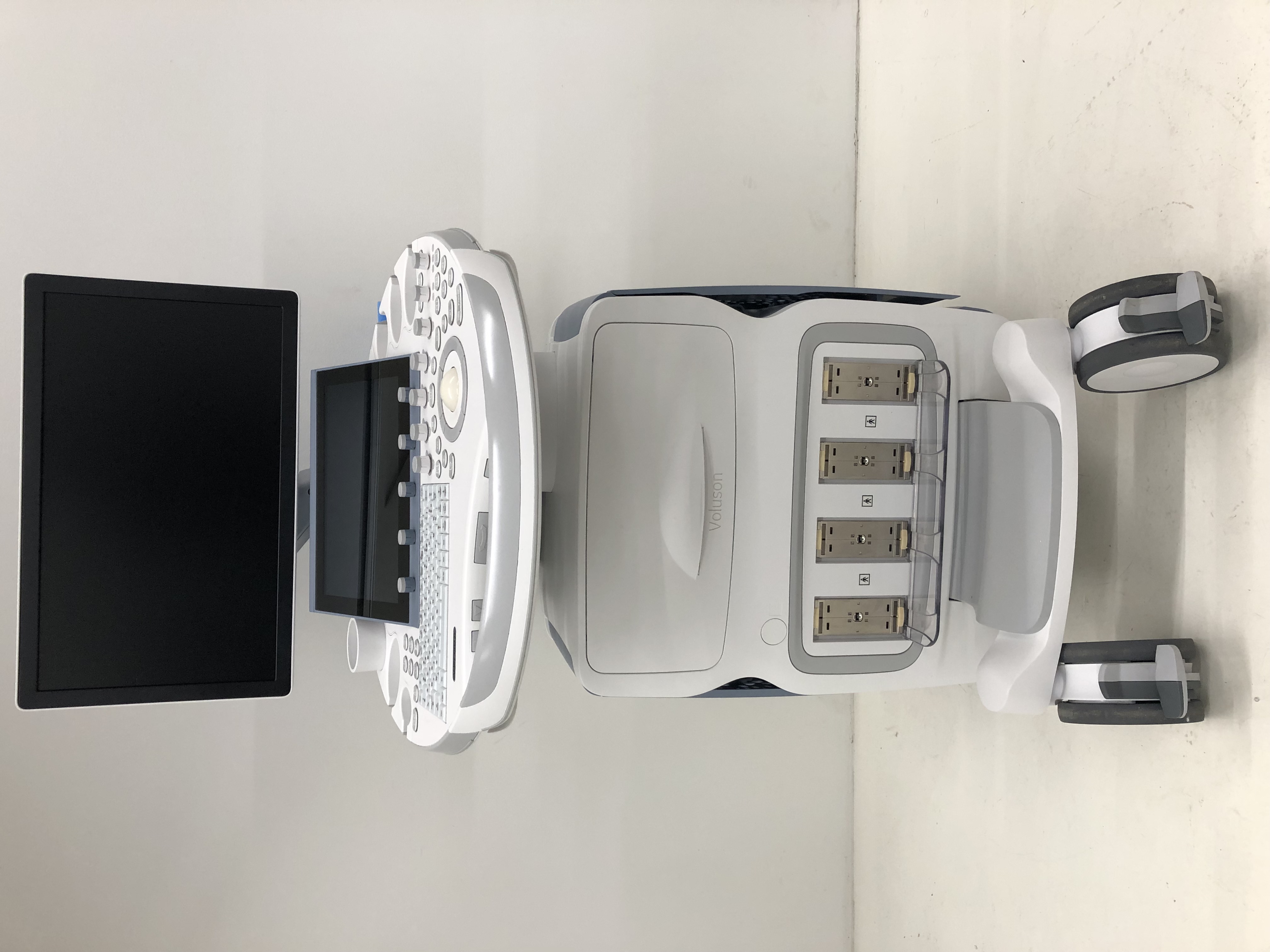 GE VOLUSON E8 BT17 ultrasound machine for sale 