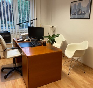 Schreibtisch Sprechzimmer - Bild 2