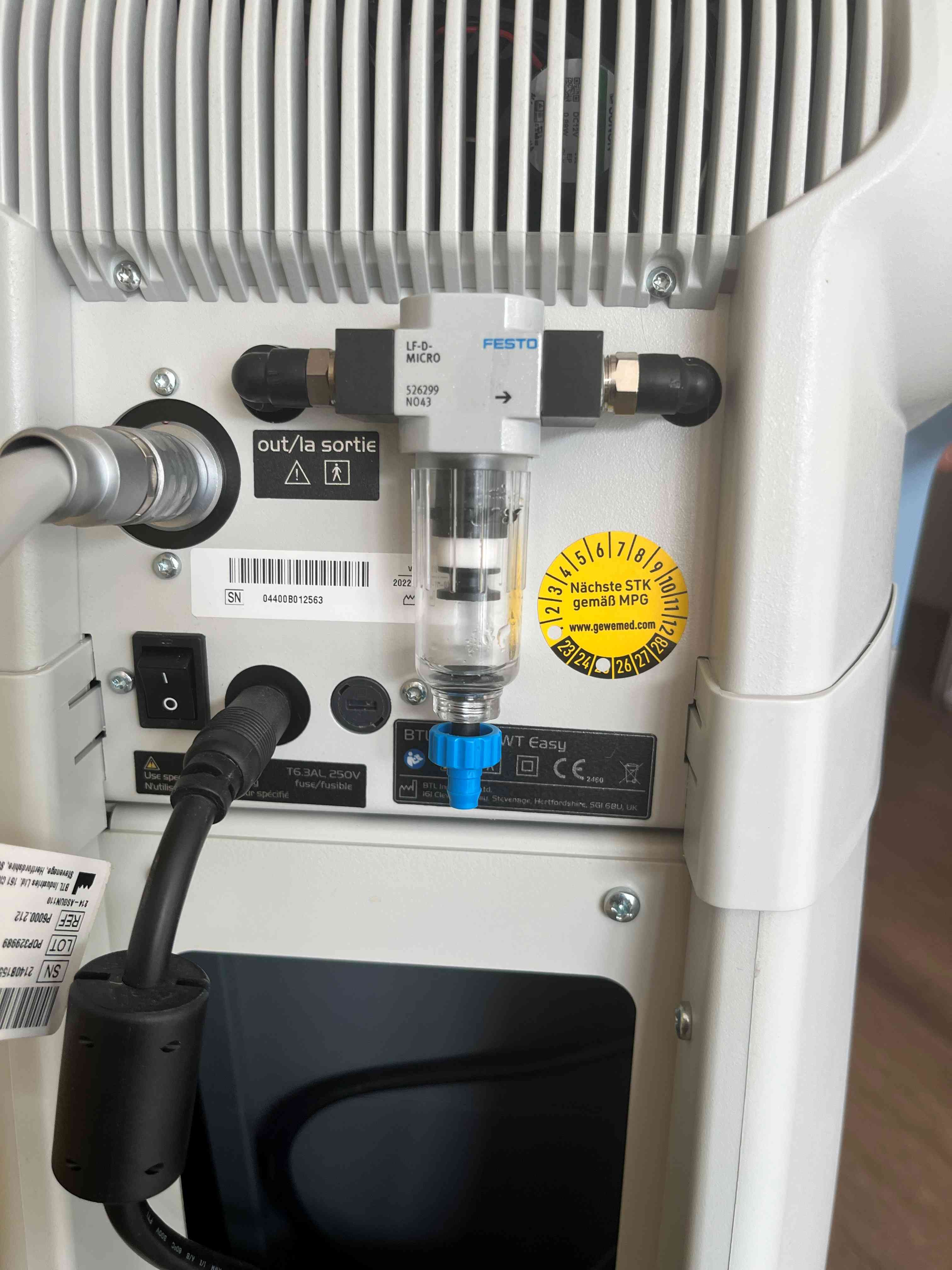 Stoßwellentherapiegerät mit Systemwagen - Bild 3