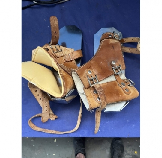 MAQUET Fußmanschette / leather foot cuffs