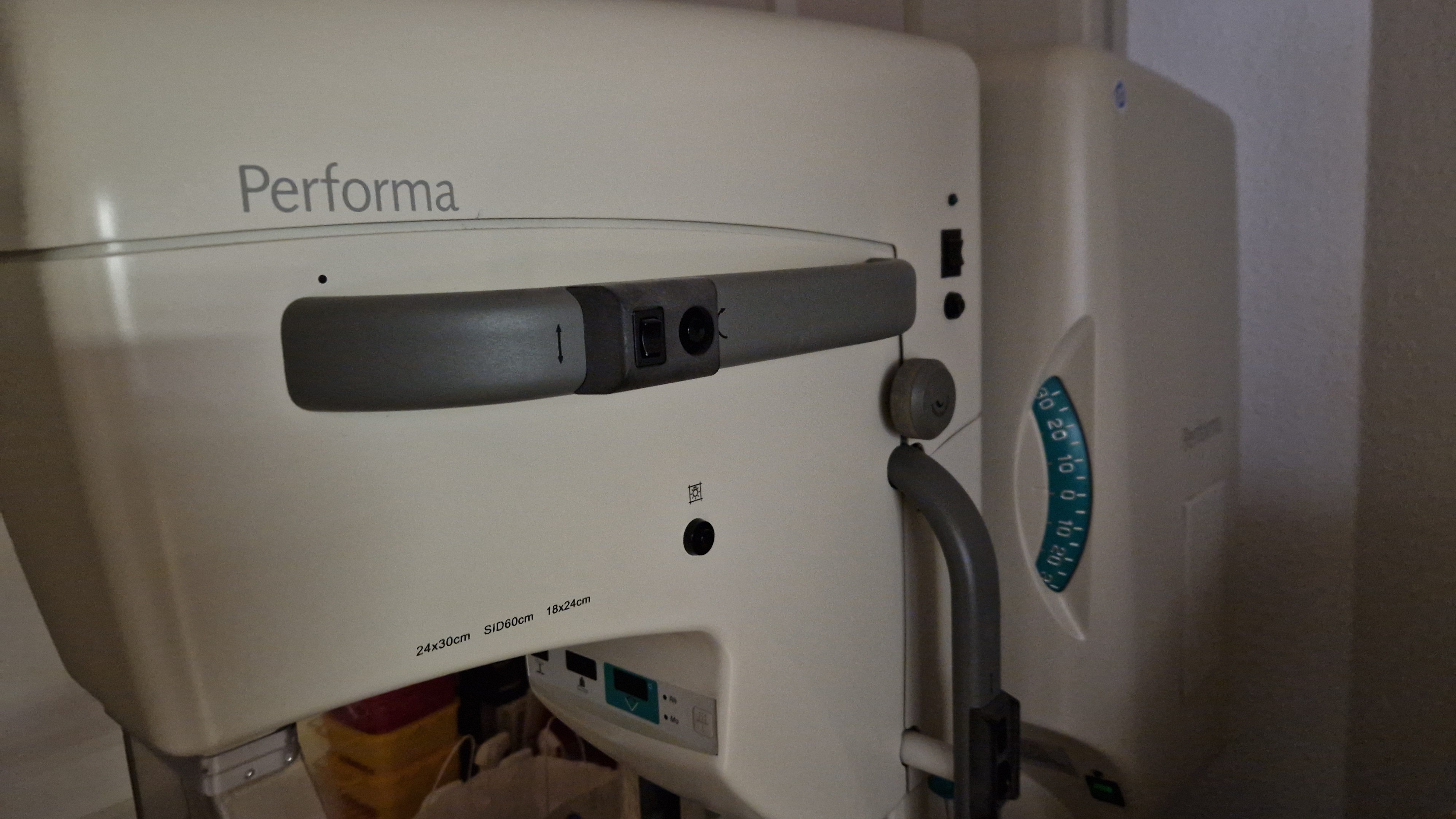 GE Performa Mammographie mit Entwicklungsgerät