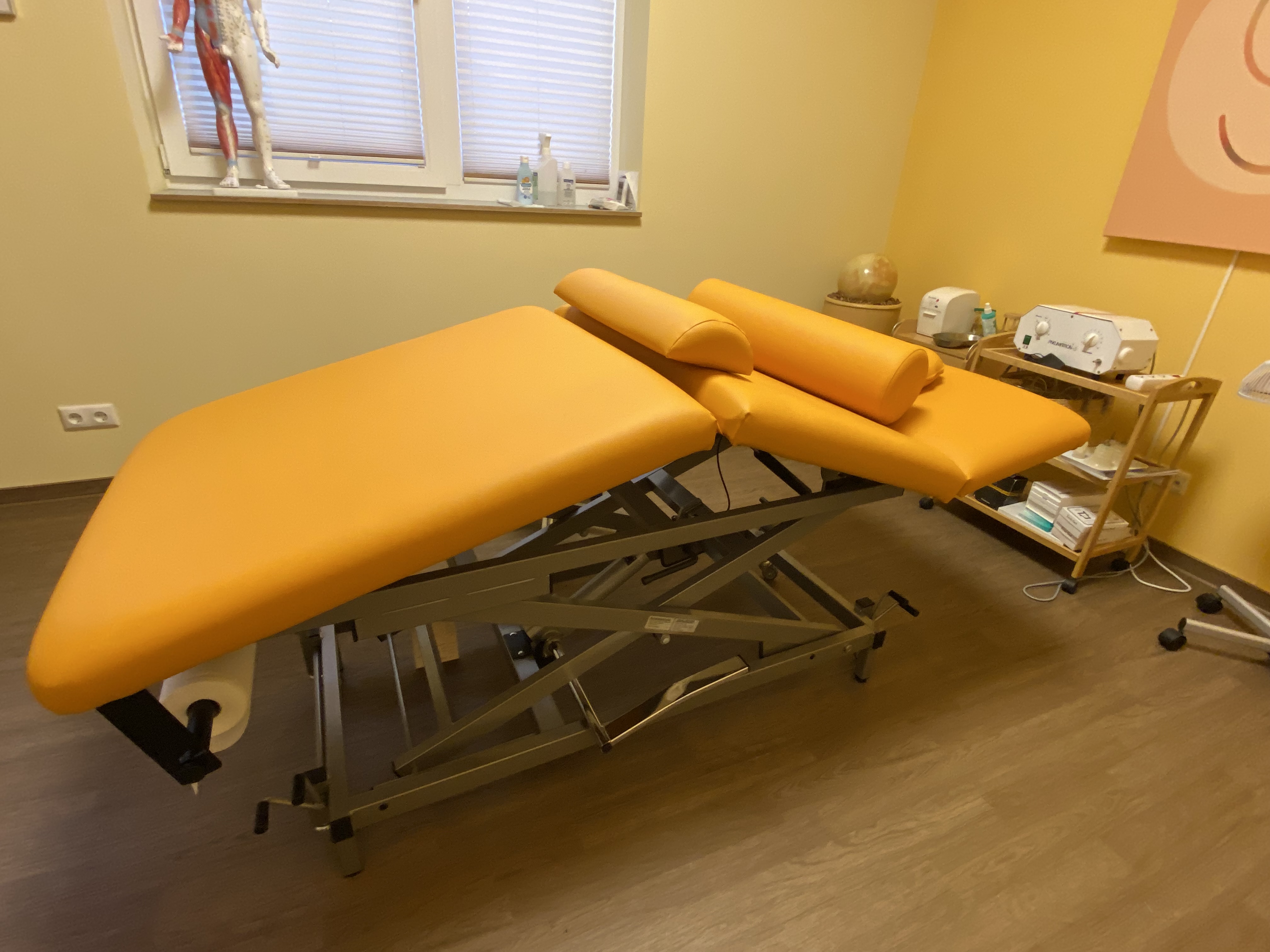 Behandlungsliege SLS von der Marke Medizina - Bild 3