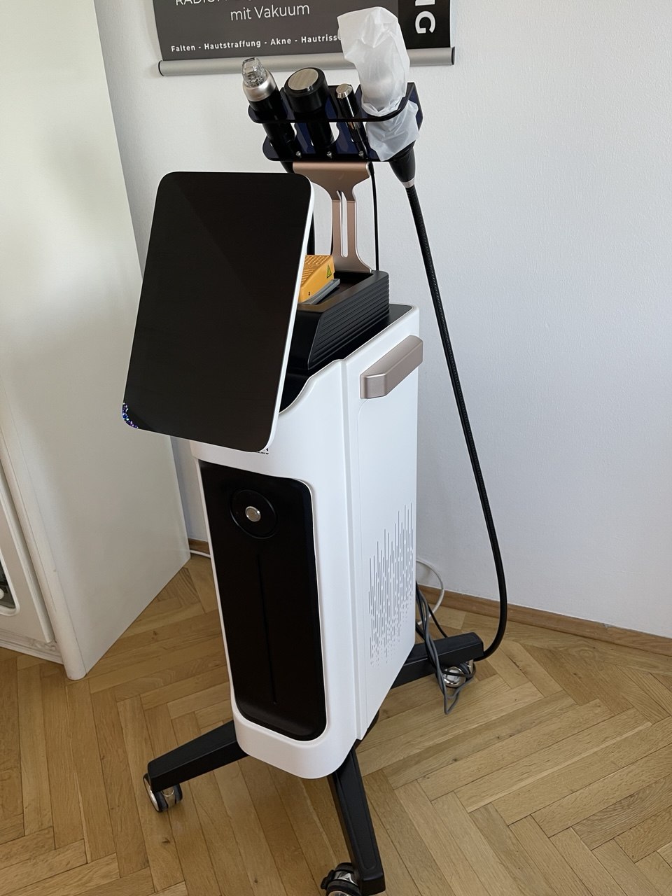 TESLA V-SKIN Radiofrequenz Microneedling