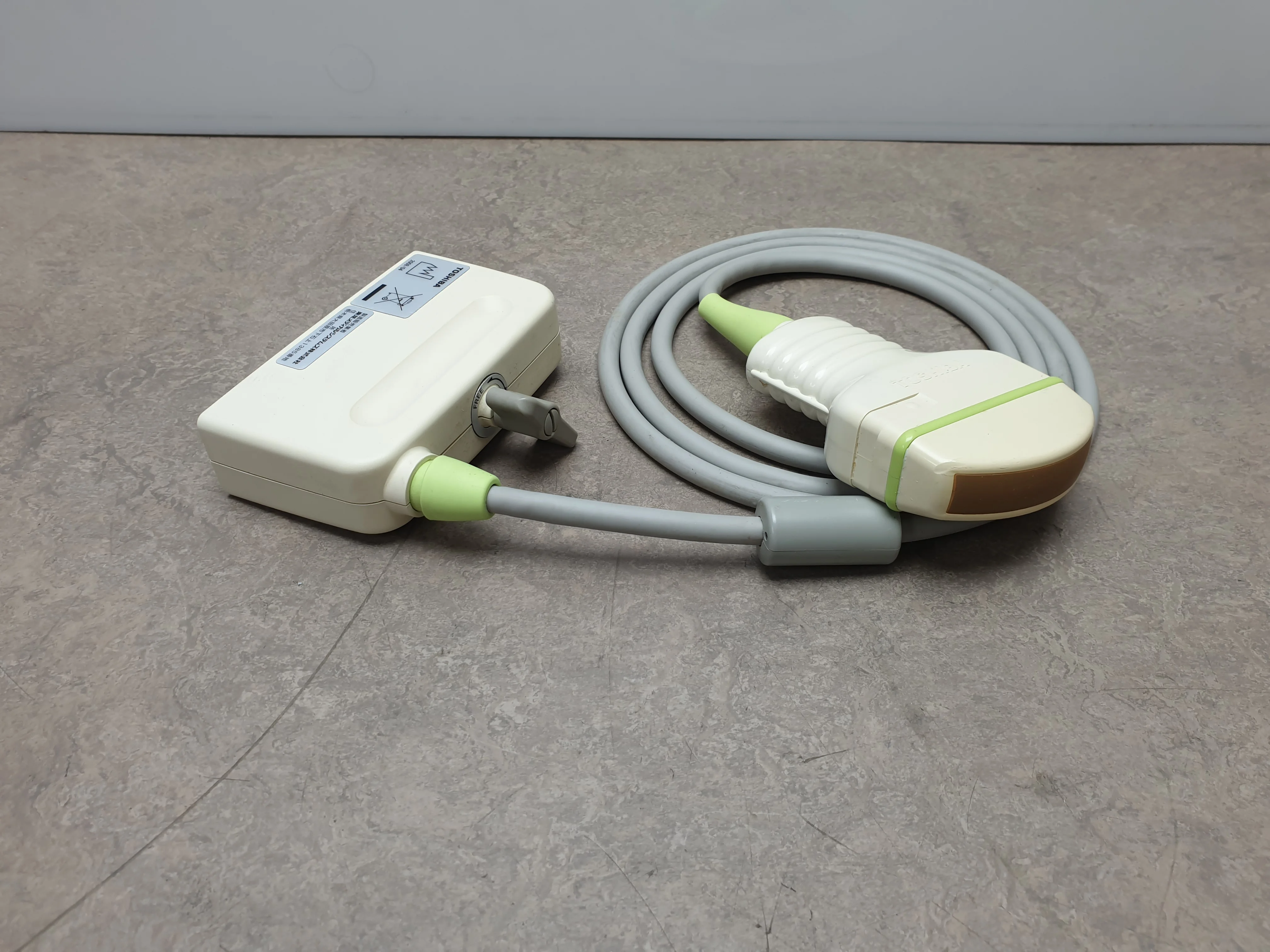 Gebraucht – Gut TOSHIBA PVM-375AT