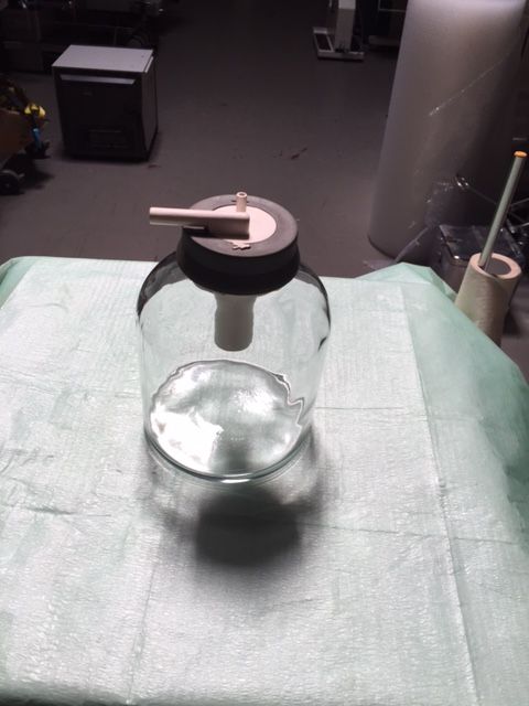 Sekretabsaugflaschen aus Glas