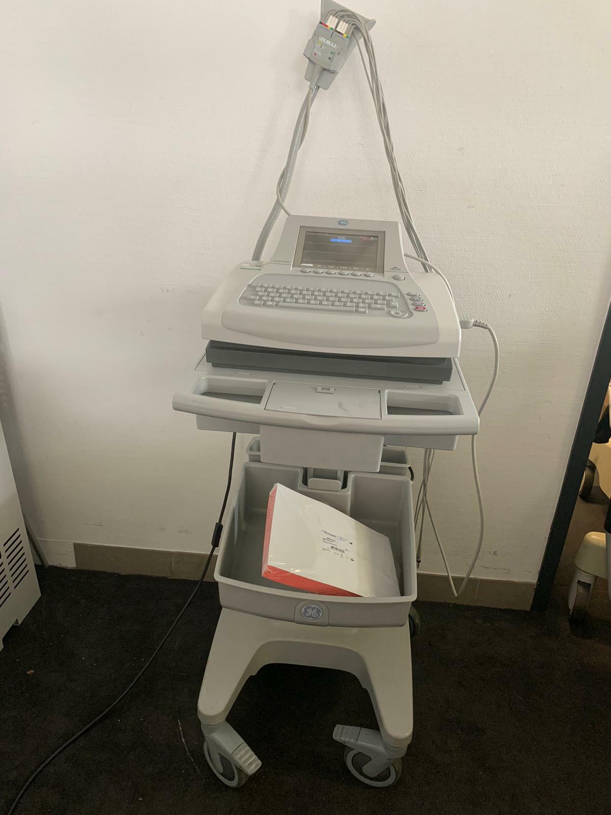 GE MAC 3500 EKG Gerät