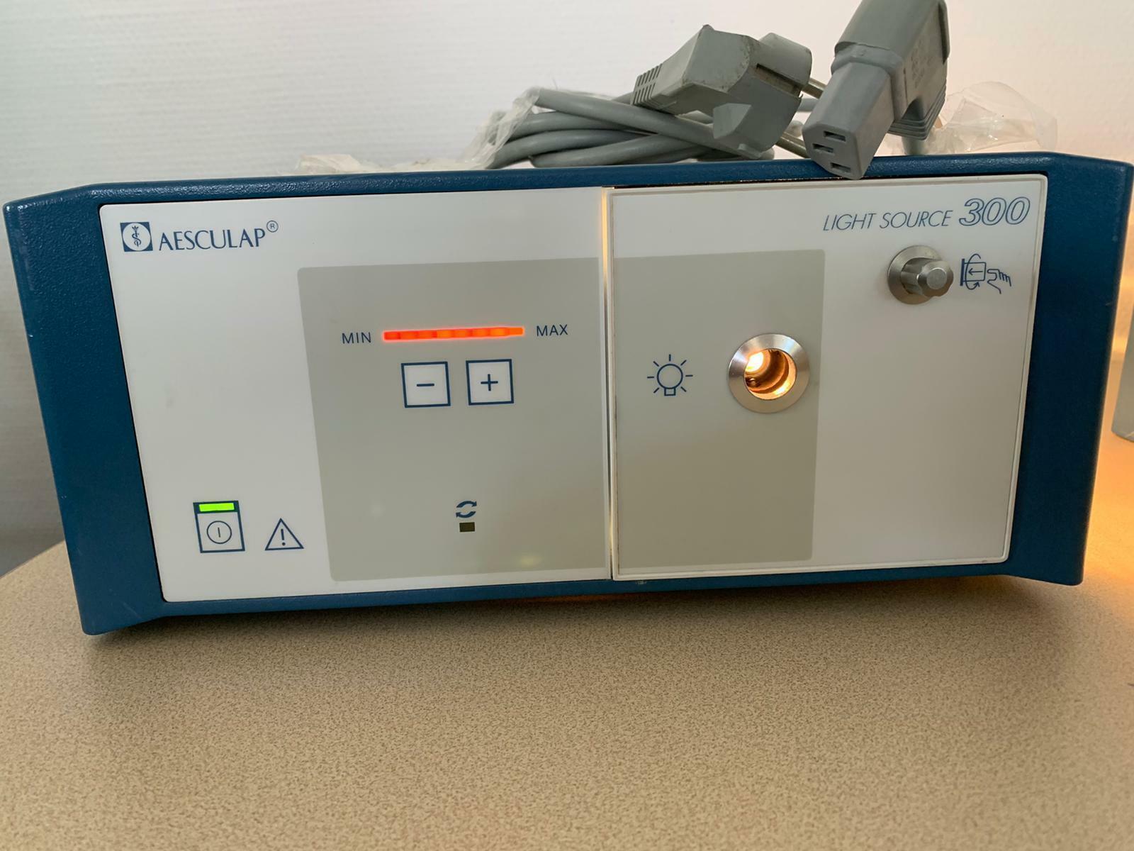 Aesculap Lichtquelle Servo 300