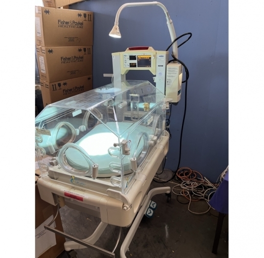 GE MEDICAL Giraffe Incubator