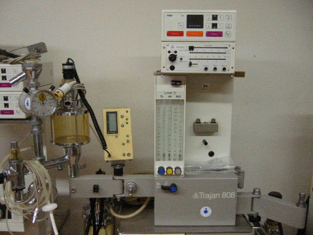 Narkosegerät (Wandmodell)