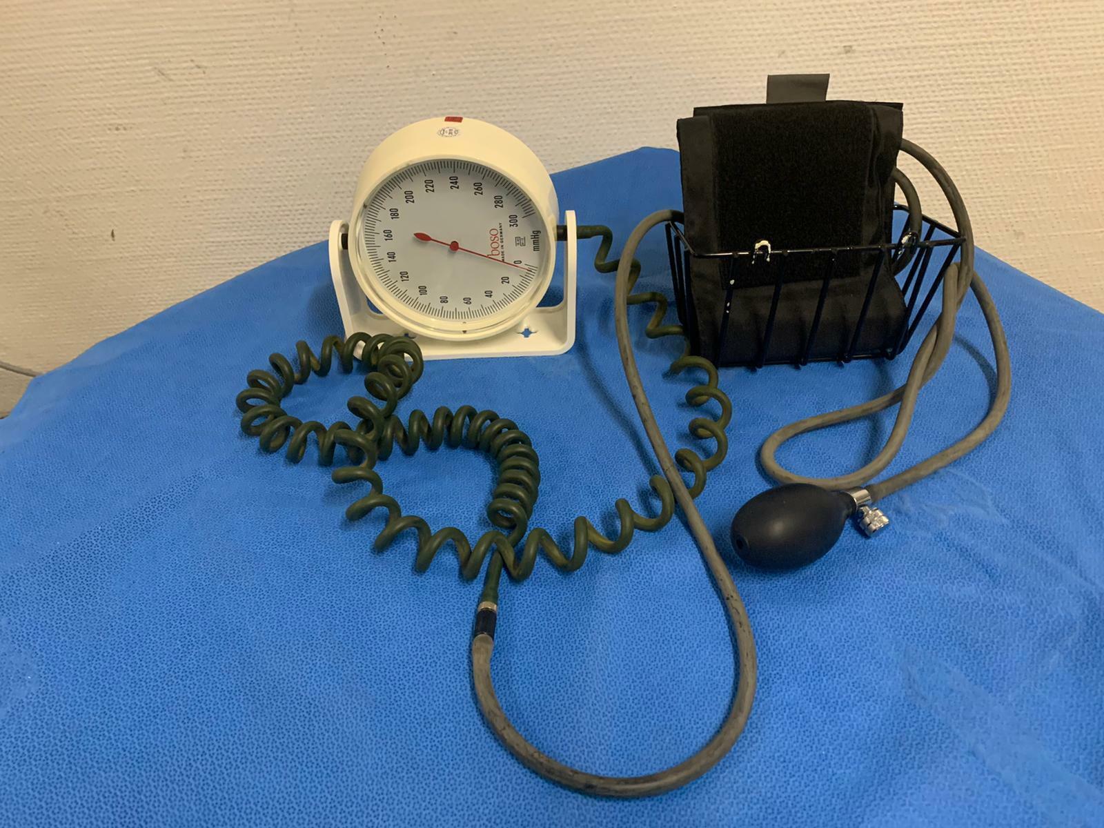 Boso Blutdruckmessgerät mit Manschette